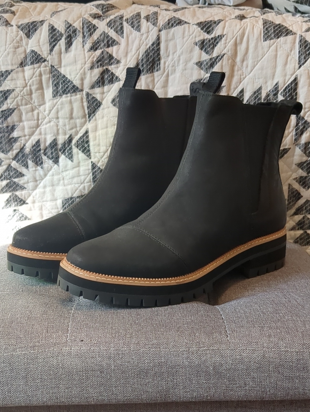Toms DAKOTA Black Chelsea Boot Size 9